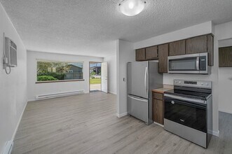 1037-1039 Eastmont Ave in East Wenatchee, WA - Building Photo - Building Photo