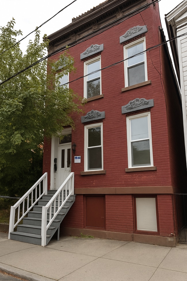 3018 6th Ave, Unit Unit 2 in Troy, NY - Foto de edificio - Building Photo