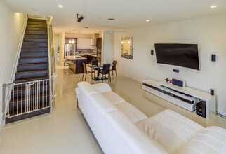 6415 NW 102nd Path-Unit -201 in Doral, FL - Building Photo - Building Photo