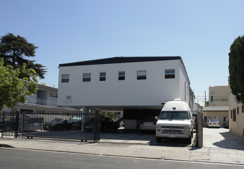 1218 Tamarind Ave in Los Angeles, CA - Building Photo