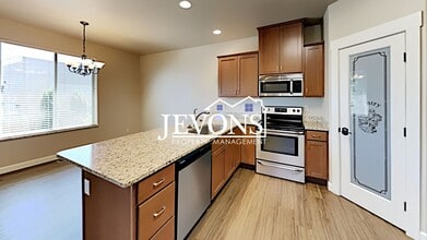 7302 W Chestnut Ave in Yakima, WA - Building Photo - Building Photo