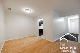 2310 N Harlem Ave, Unit 705 in Elmwood Park, IL - Foto de edificio - Building Photo