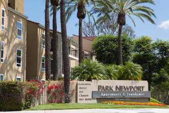 Park Newport in Newport Beach, CA - Foto de edificio - Building Photo