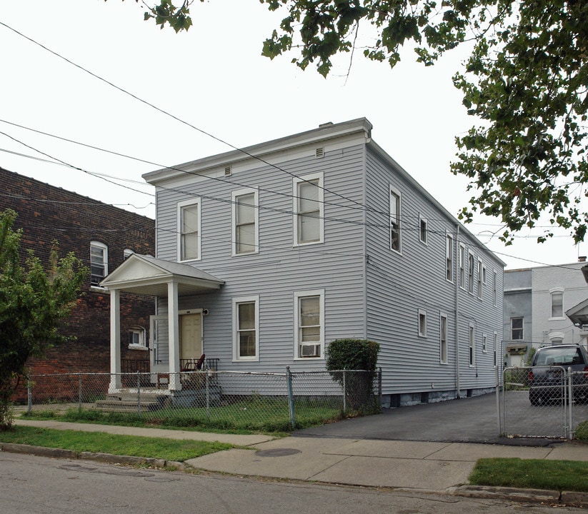 1010-1012 E 63rd St in Cleveland, OH - Foto de edificio