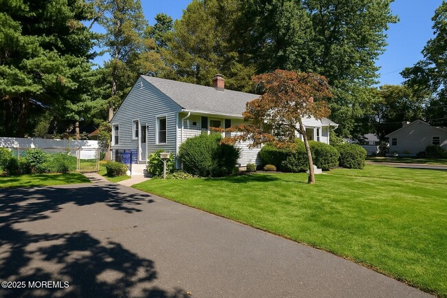 361 Meadowbrook Ave in Eatontown, NJ - Building Photo - Building Photo