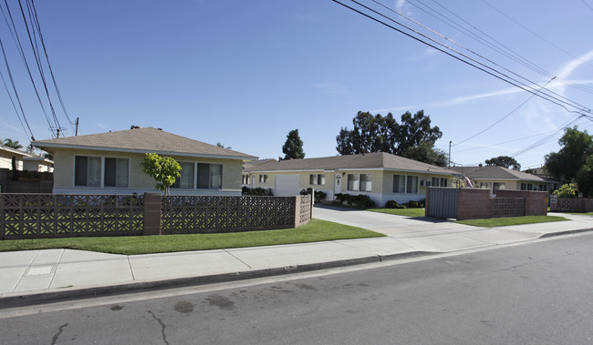 8626-8650 Watson St in Cypress, CA - Foto de edificio - Building Photo