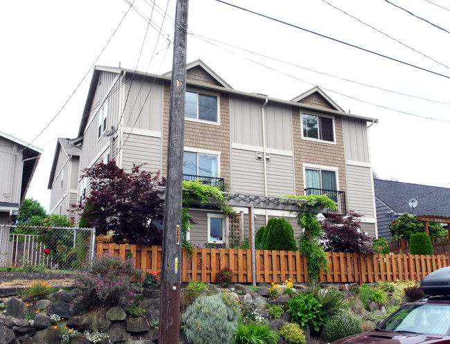 8319 8th Ave NW in Seattle, WA - Foto de edificio - Building Photo