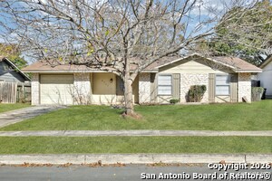 6711 Spring Hollow St in San Antonio, TX - Building Photo