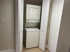 8180 Geneva Ct, Unit 326 in Doral, FL - Building Photo - Building Photo