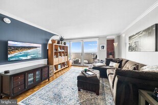 226 W Rittenhouse Square in Philadelphia, PA - Building Photo