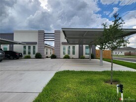 20 W Kenwood St in Edinburg, TX - Building Photo