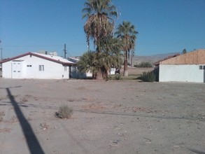 Ave 44 Apartments in Indio, CA - Foto de edificio - Building Photo