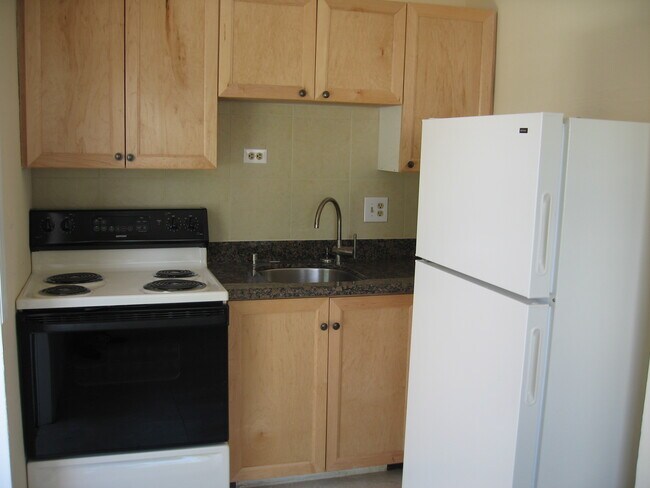 2504 Oceanview in Delray Beach, FL - Building Photo - Building Photo