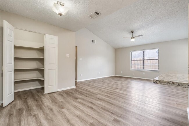 property at 1428 Lakecrest Dr