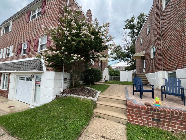 124 Meadow Ln in Philadelphia, PA - Building Photo - Building Photo