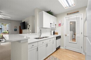 620 Granville Ct in Atlanta, GA - Building Photo