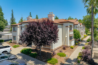 Westwood Village in Antelope, CA - Foto de edificio - Building Photo