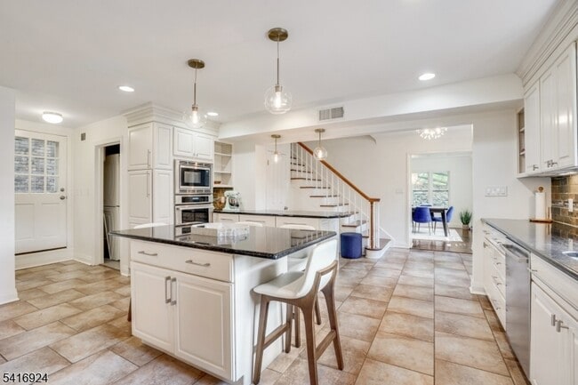 304 Forest Dr S in Millburn, NJ - Building Photo - Building Photo