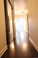 41-42 42nd St-Unit -4K in Queens, NY - Building Photo - Building Photo