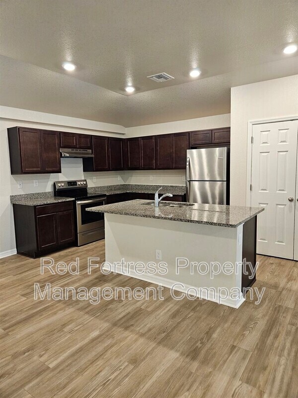 1957 Laverna Ave in Lehigh Acres, FL - Foto de edificio - Building Photo