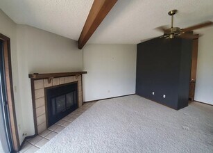 938 Fontmore Rd in Colorado Springs, CO - Foto de edificio - Building Photo