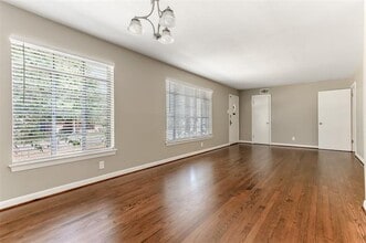 511 Classen Dr in Dallas, TX - Building Photo - Building Photo