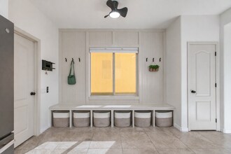 8242 S Hidden Trail Ct in Gold Canyon, AZ - Foto de edificio - Building Photo