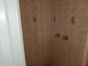 1115 St Lawrence Ave, Unit Basement in Bronx, NY - Building Photo - Building Photo