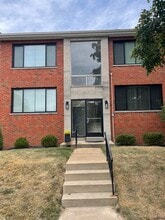 216 S Clay Ave, Unit 2S in Kirkwood, MO - Building Photo - Building Photo