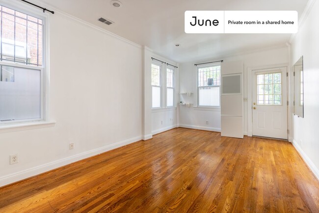 Private bedroom in 3 bed/1 bath Home in Washington, DC - Building Photo - Building Photo