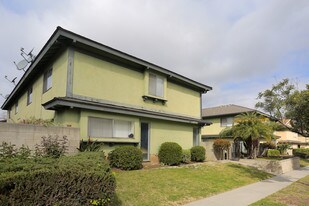 12305-12307 Breezewood Dr in Whittier, CA - Building Photo