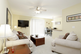 Woodcrest Apartment Homes in Decatur, IL - Building Photo - Interior Photo