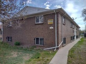1908 Clinton St in Aurora, CO - Building Photo
