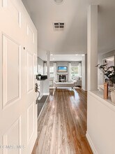 5420 Sylmar Ave in Los Angeles, CA - Building Photo - Building Photo