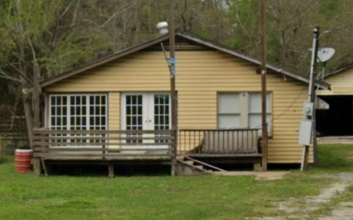 535 East Railroad in Vidor, TX - Building Photo