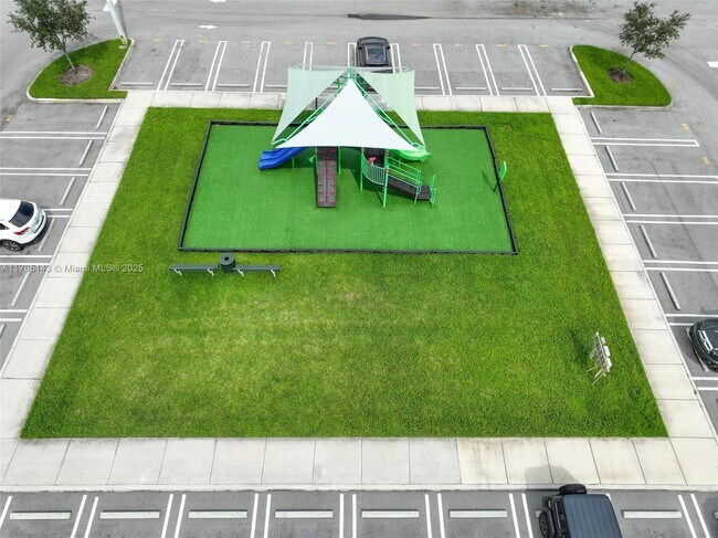 7865 NW 104th Ave, Unit 33 in Doral, FL - Building Photo - Building Photo