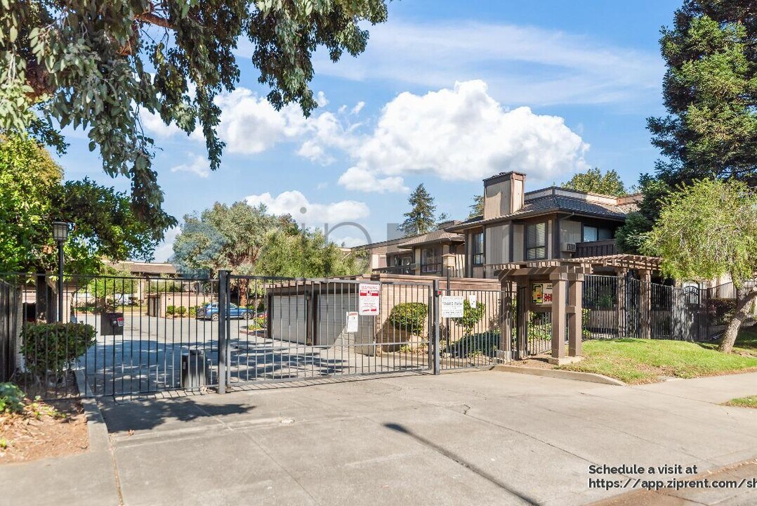 39090 Presidio Way in Fremont, CA - Building Photo