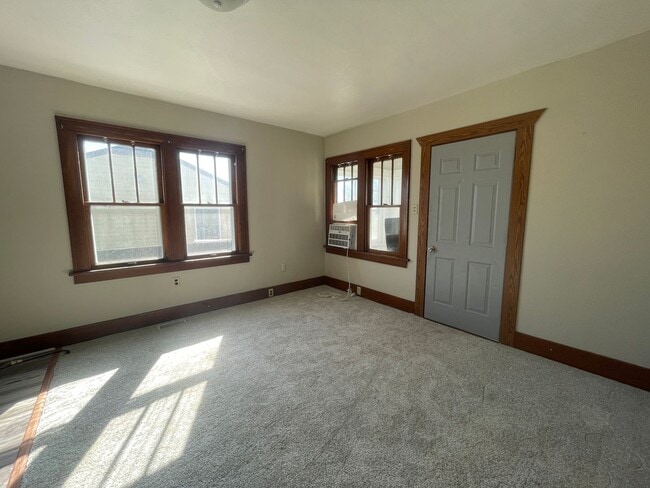 908 E Anson St in Marshalltown, IA - Building Photo - Building Photo