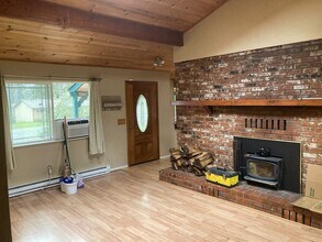 91 Virginia St in Weaverville, CA - Building Photo - Building Photo