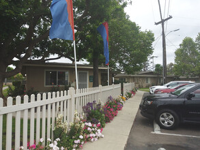 Pacifica Palms Apartments in Escondido, CA - Foto de edificio - Building Photo