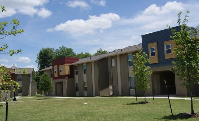 Gardens at Cobb Park in Fort Worth, TX - Foto de edificio - Building Photo