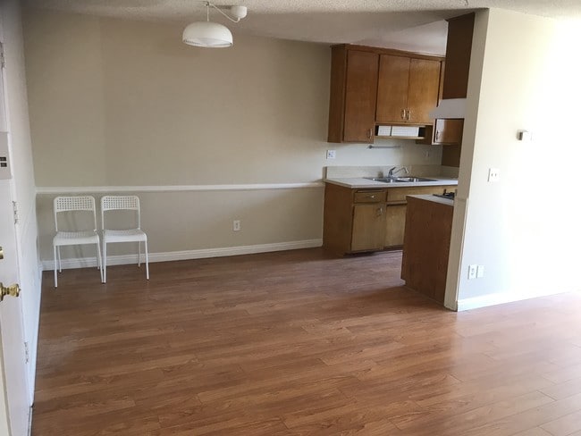 5049 Denny Ave, Unit 7 in Los Angeles, CA - Building Photo - Building Photo