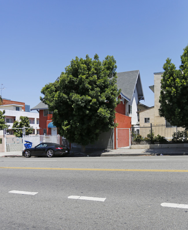 2773 W 8th St in Los Angeles, CA - Foto de edificio - Building Photo