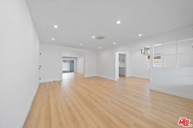 12259 Collins St in Los Angeles, CA - Building Photo - Building Photo