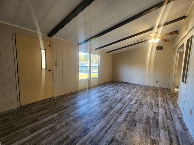 610 SE 128th Ave in Silver Springs, FL - Building Photo - Building Photo