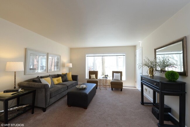 4544 N Wilson Dr in Shorewood, WI - Building Photo - Building Photo