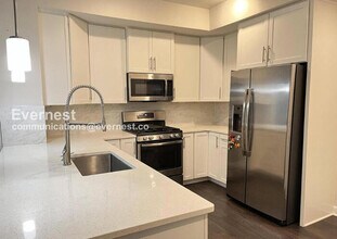 13230 Woodland Park Rd in Herndon, VA - Building Photo - Building Photo