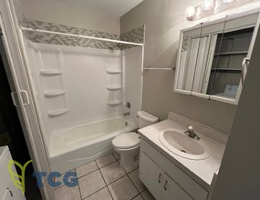 424 Heritage Ln-Unit -East in Ottawa, IL - Building Photo - Building Photo
