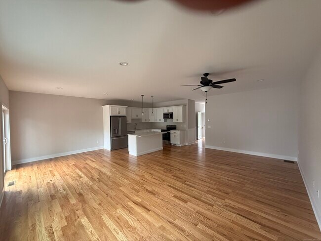 7 Chatsworth Ct in Manchester, CT - Building Photo - Building Photo