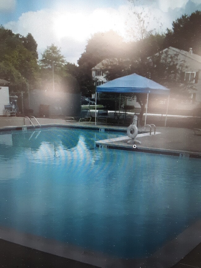 17 Village Rock Ln, Unit 14 in Natick, MA - Foto de edificio - Building Photo